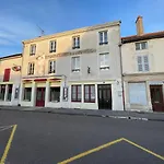 Les Du Castel Daire